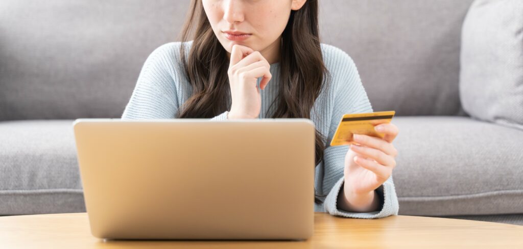 転職したらクレジットカード会社に連絡するの？
